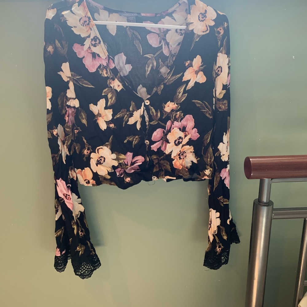 Kendall and Kylie size L top